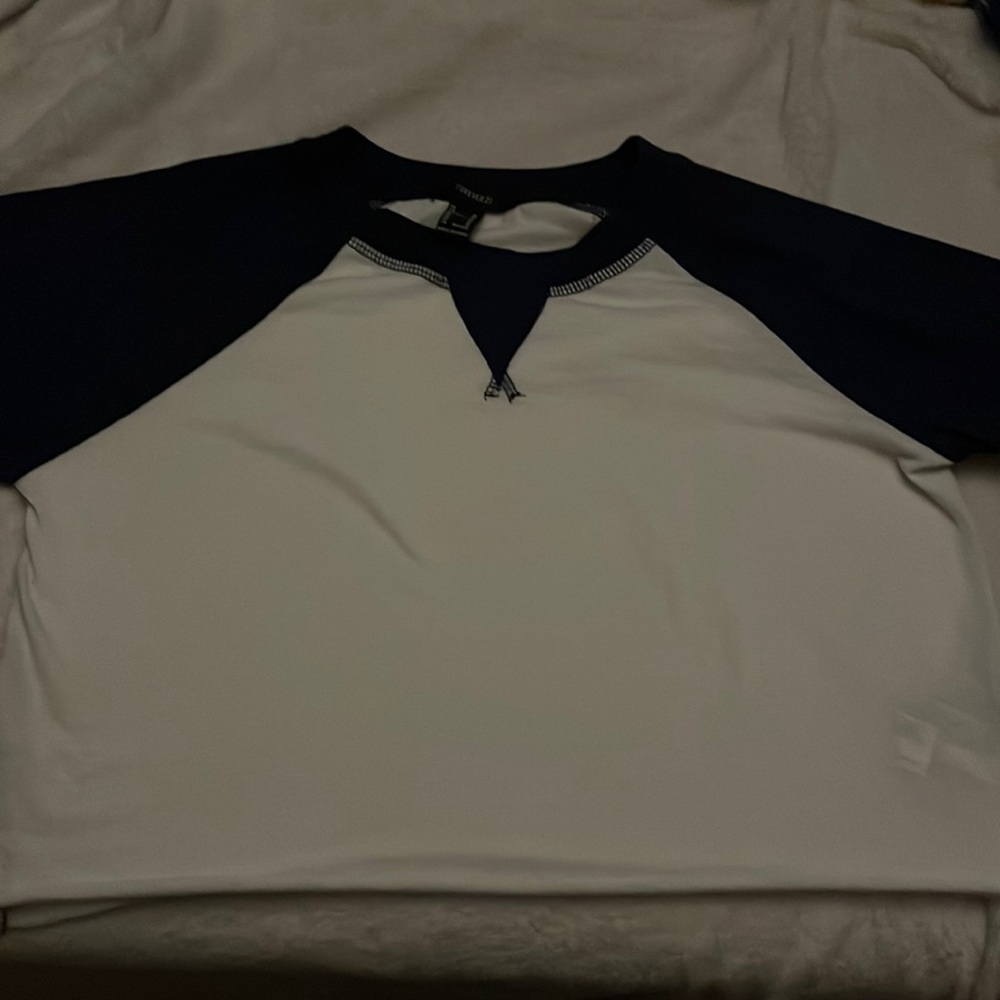 Dark blue and white craft long sleeve, very flattering.